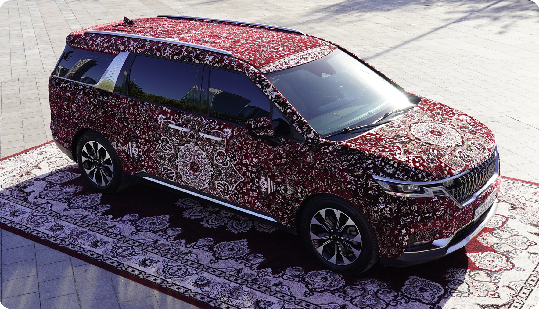 YEC noodatiy san'at asarini namoyish etdi